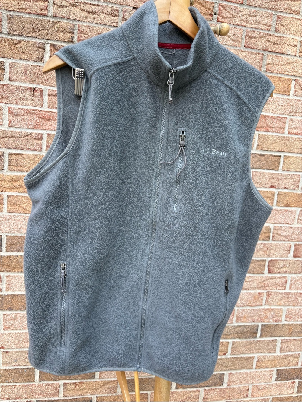 LL Bean Vest Men's size large Gray
Fleece Full Zip Mountain Classic Pocket
Adult
